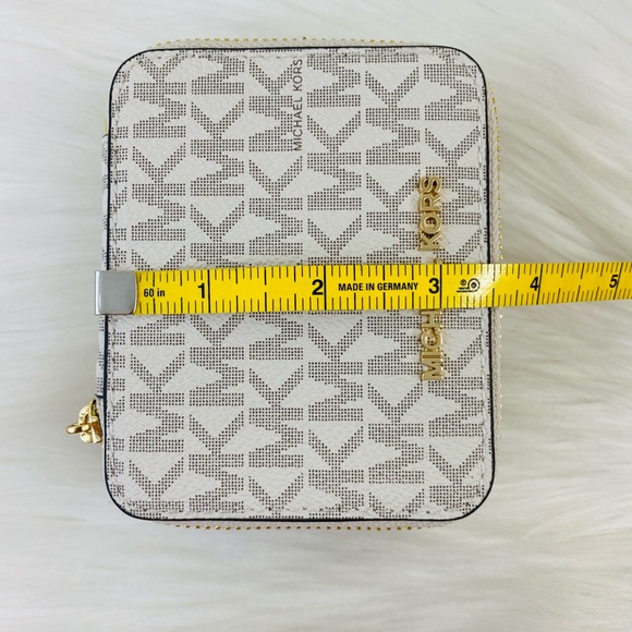 Michael Kors Travel Cubes & Jewelry Case Set - Picture 13 of 15